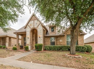 210 Dancing Light Ln, Red Oak, TX 75154