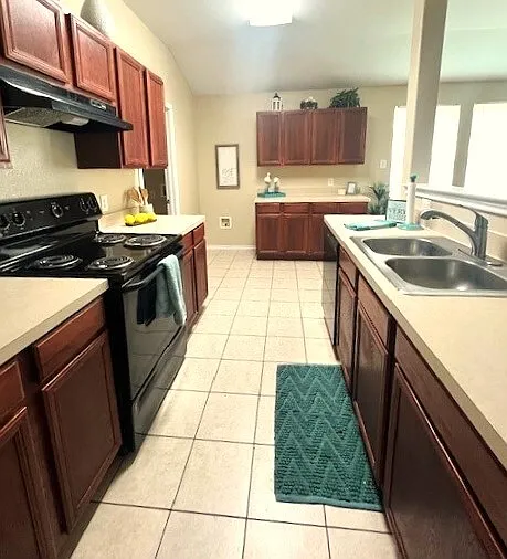 3 bed, 2.0 bath, 1735 sqft, $1,925 — Photo 2