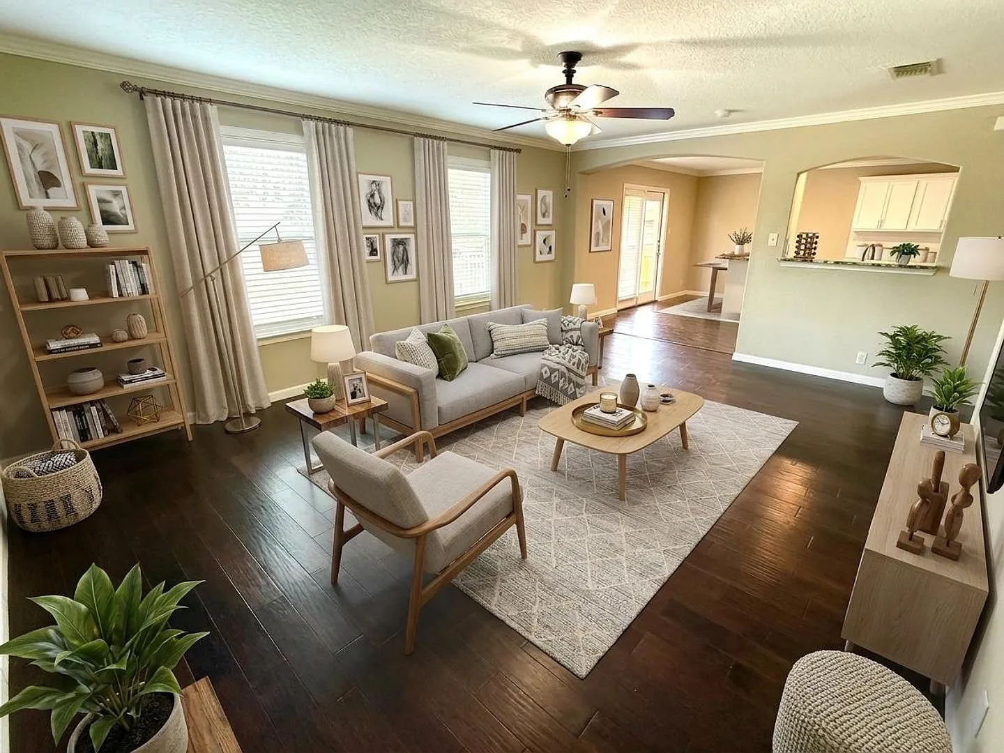 *Move In Special* Gorgeous Four Bedroom Home With Covered Patio Near Medical Center!! — Photo 3