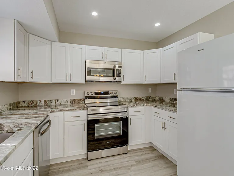 201 Jefferson Ave NW — Photo 8