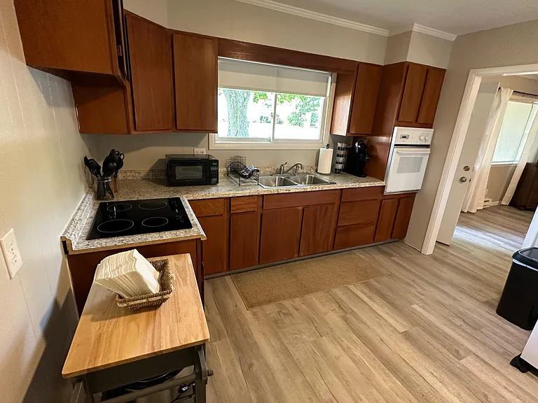 220 W Swayzee St — Photo 3
