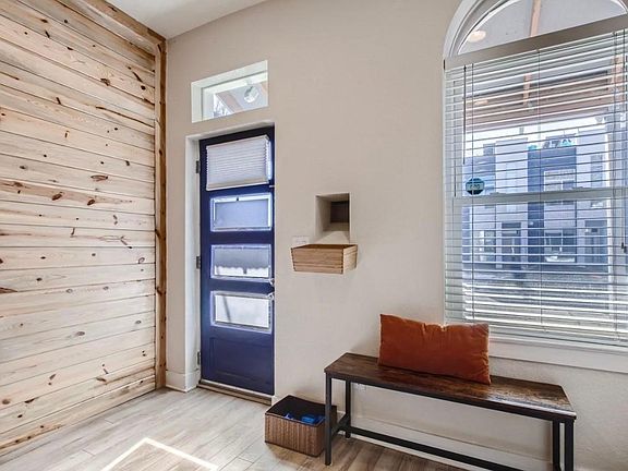 2nd image of 1021 W 37th Ave