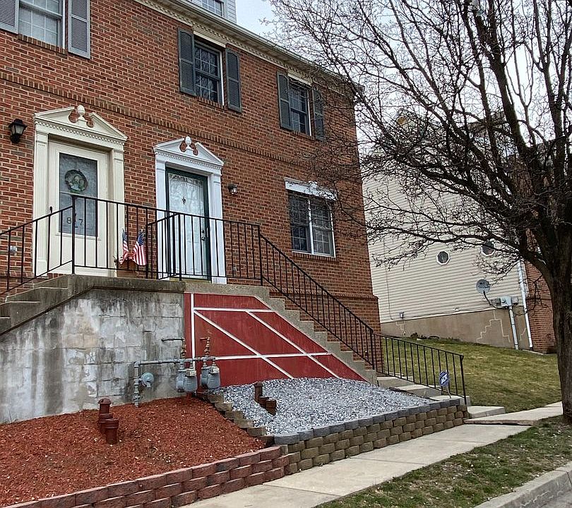 1st image of 819 Donnelly St