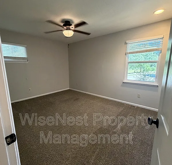 1820 E Cherokee Ln — Photo 16