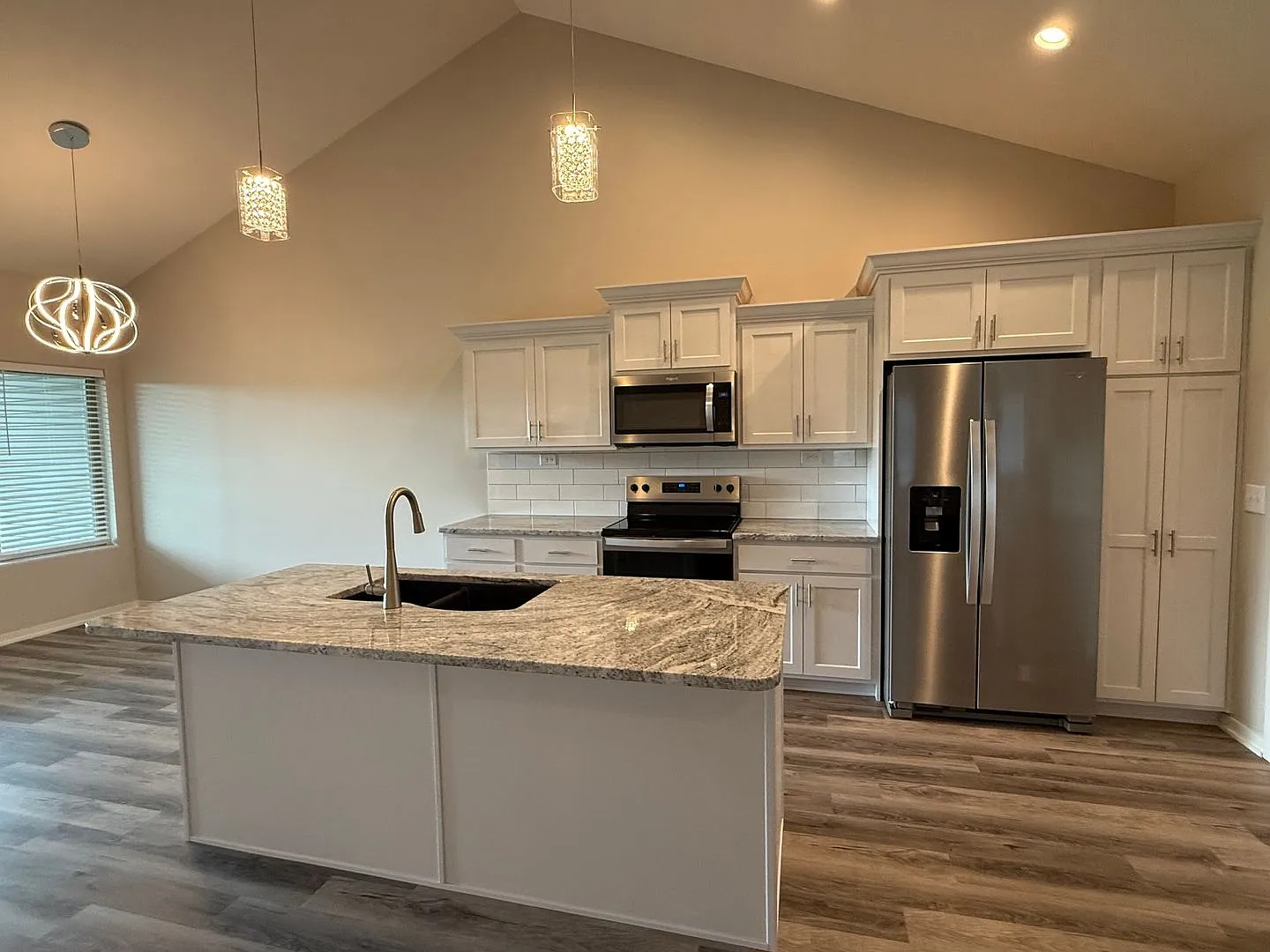 Brand New 3 bedroom/3 bathroom ranch townhome in Waverly — Photo 2