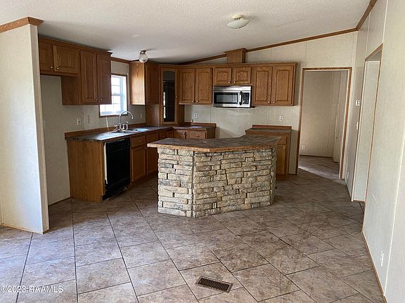 2nd image of 1025 Robert Ln