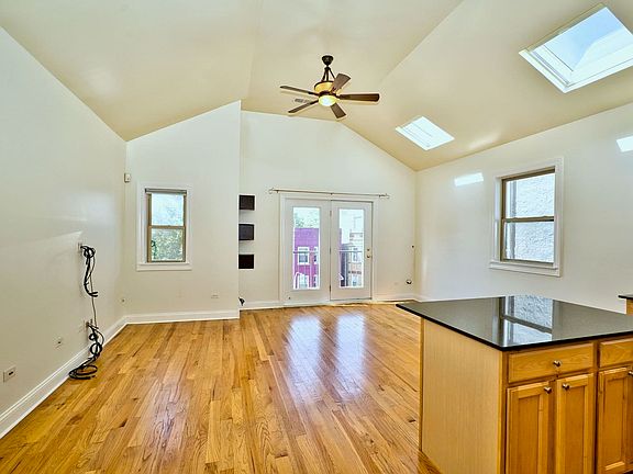 4th image of 3050 W Flournoy St #3