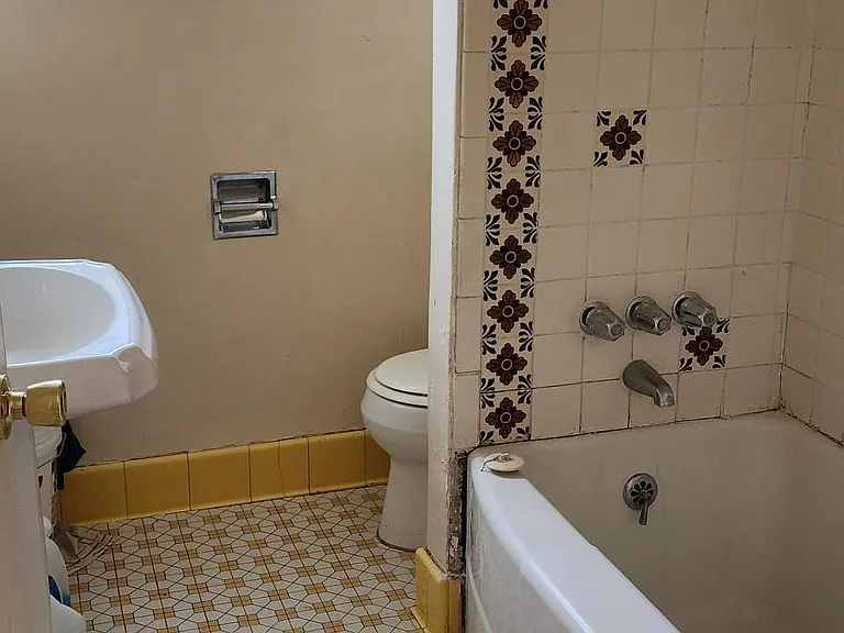 631 Lafayette Dr NE — Photo 17