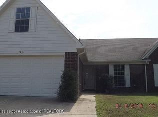 104 Oakleigh Dr, Batesville, MS 38606