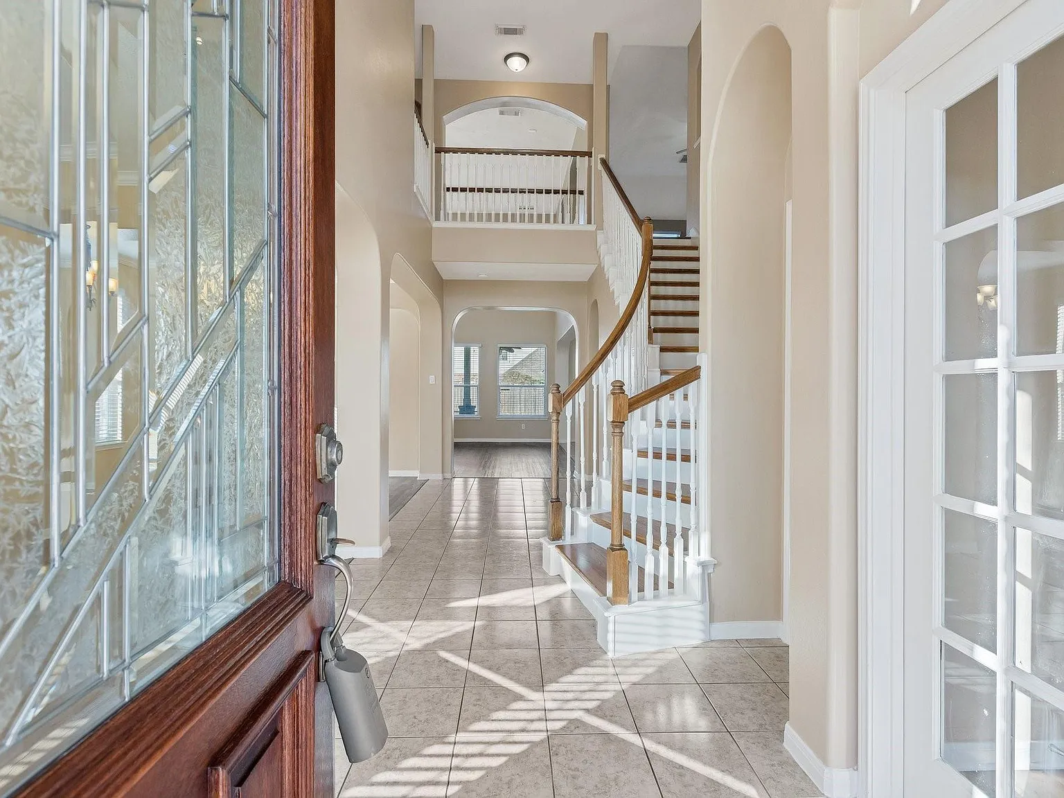5 bed, 3.5 bath, 3950 sqft, $3,400 — Photo 4