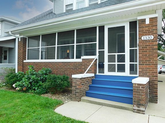 3rd image of 1330 E Hillcrest Pl