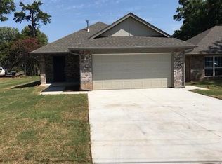 121 E Forster Ln, Mustang, OK 73064