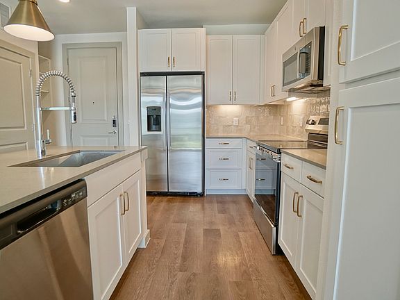 4th image of 1045 McKinley Place Dr #3141