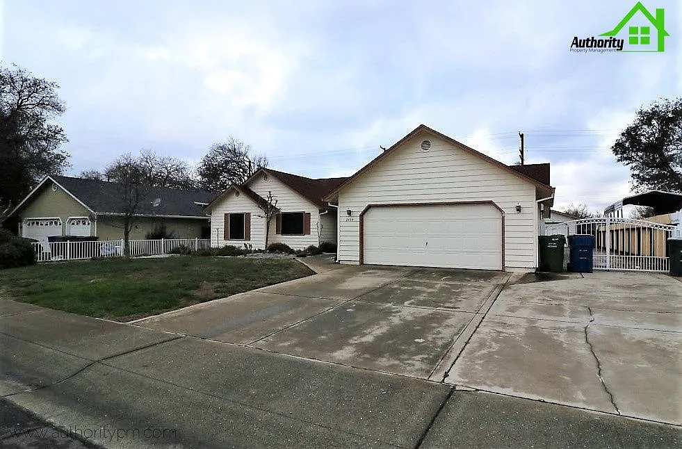 3 bed, 2.0 bath, 1650 sqft, $1,995 — Photo 2