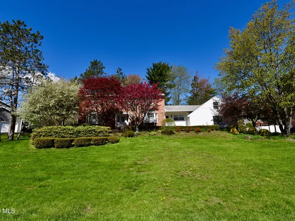 1205 Viewmont Drive, Niskayuna, NY 12309