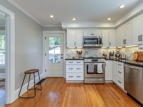 5th image of 42 Rockingham Street