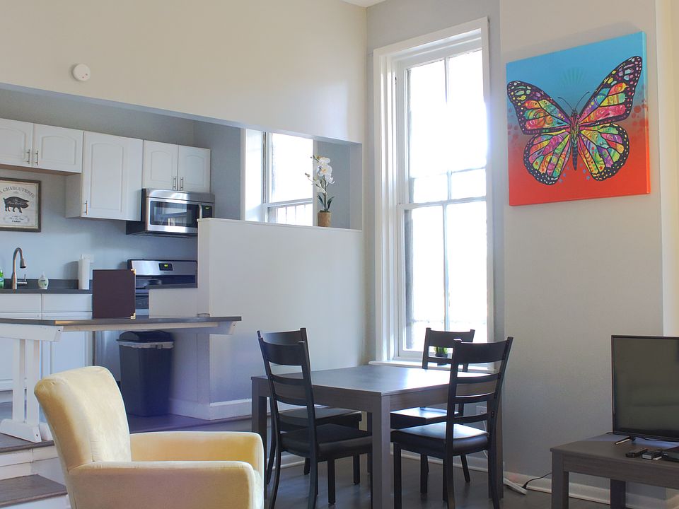 1st image of 1336 N La Salle Dr #1R