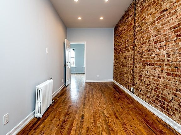 4th image of 1348 Willoughby Ave APT 3R