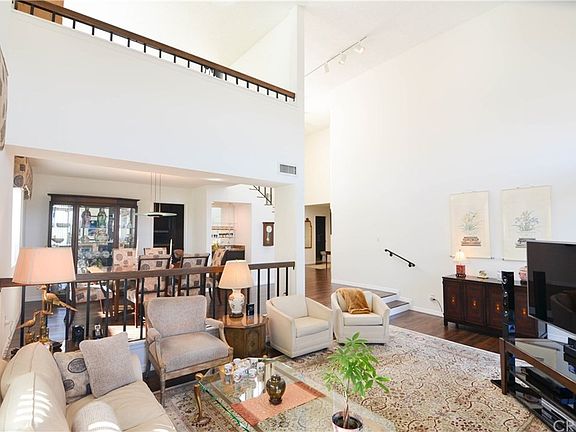 2nd image of 5237 Newcastle Ave APT 303