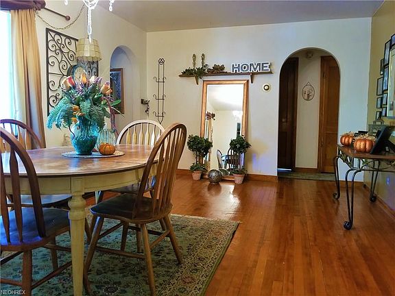 4th image of 82 Forest Hill Dr