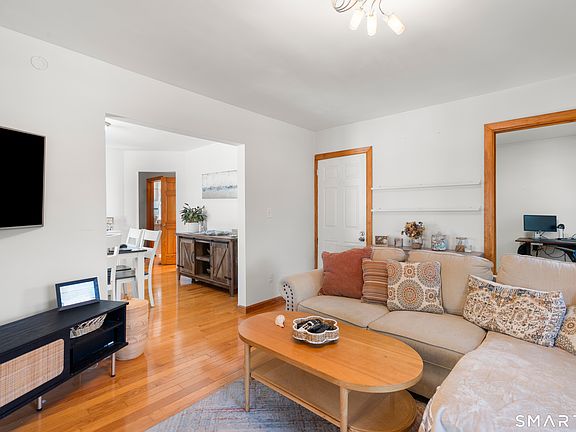4th image of 112 Colonial Road