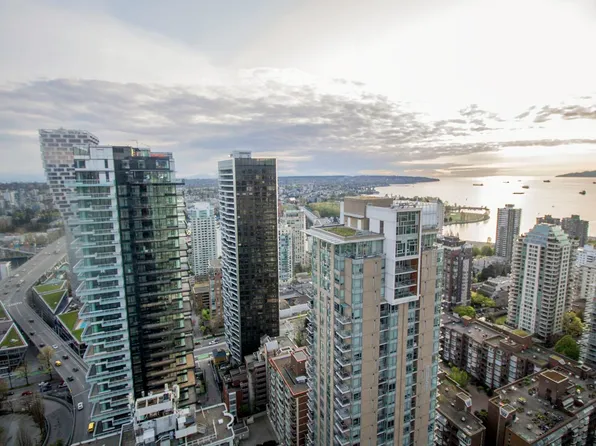1238 Howe St #4104, Vancouver, BC V6Z 1N4