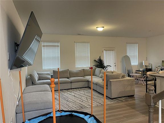 4th image of 5765A Thornton Dr