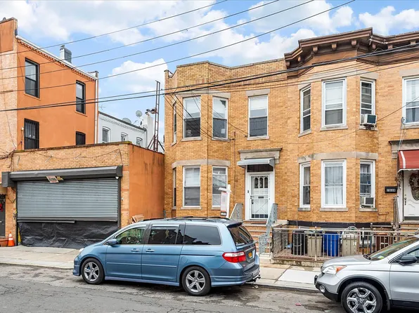7520 64th St, Ridgewood, NY 11385