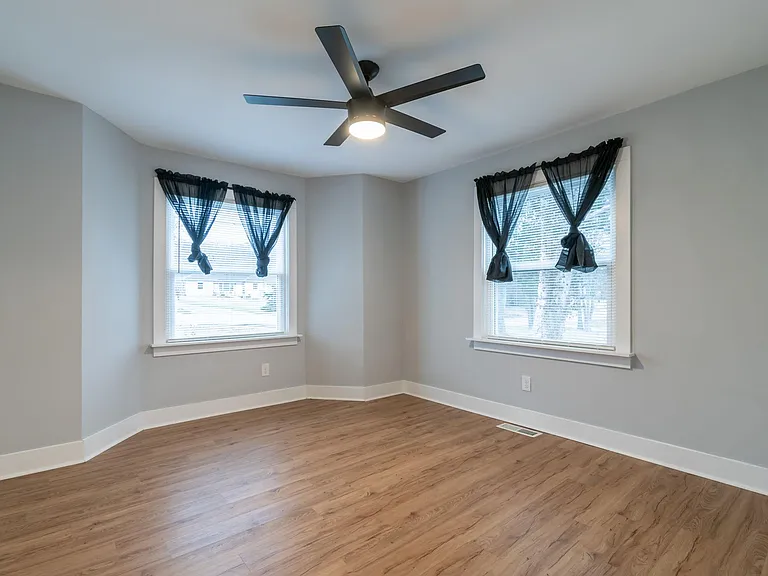 3823 Saunders Ave — Photo 29