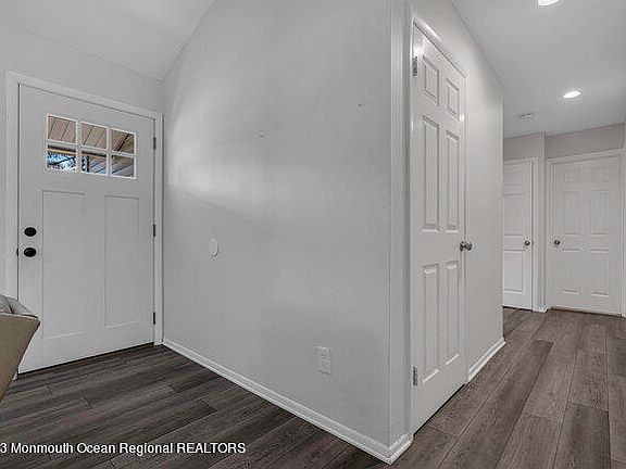 5th image of 34 Oak Leaf Lane