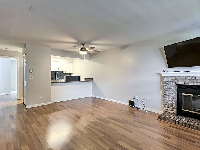 1601 W Swallow Rd #1G — Photo 8