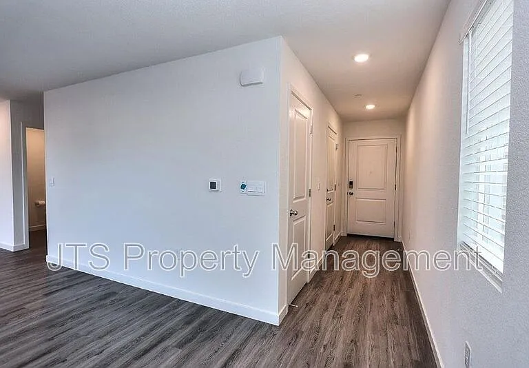 2097 Shady Tree Cir — Photo 6