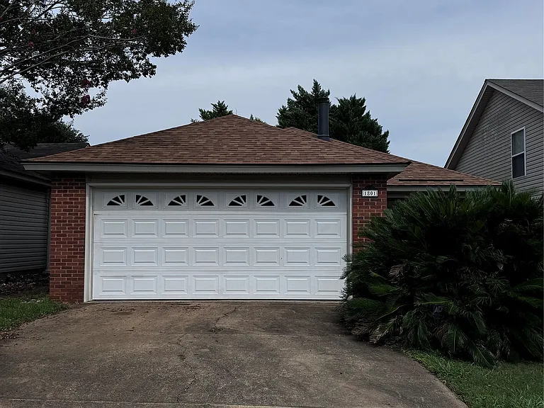 1801 Young Pointe Blvd — Photo 1