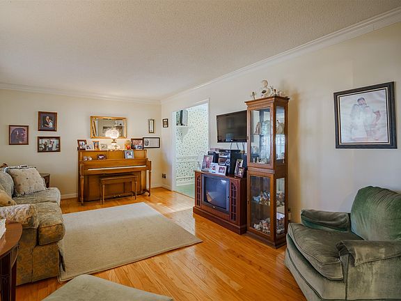 5th image of 812 Malibu Dr