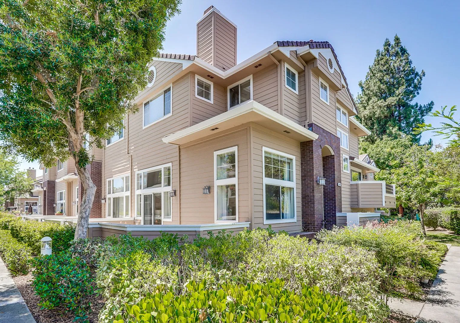 Excellent And Spacious Home - 3br 2.5 Ba - This Is A Must See — Photo 4