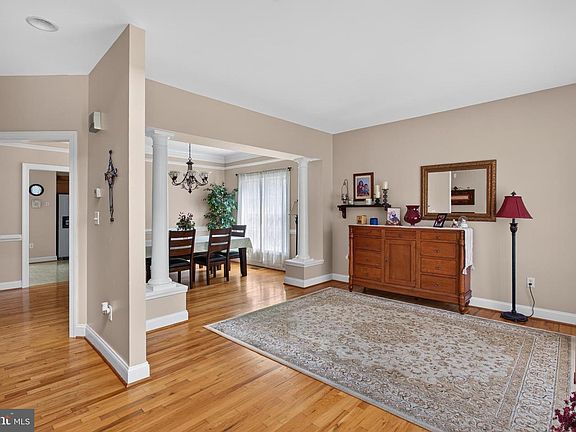 3rd image of 106 Maverick Ct