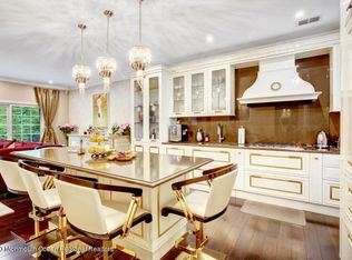 215 Ronald Ct, Manalapan, NJ 07726