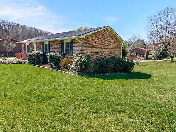 3rd image of 306 Mockingbird Pl