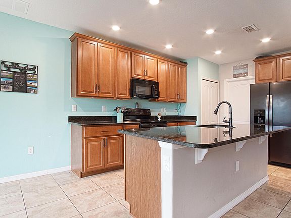 2nd image of 2109 SW CHESTNUT Lane