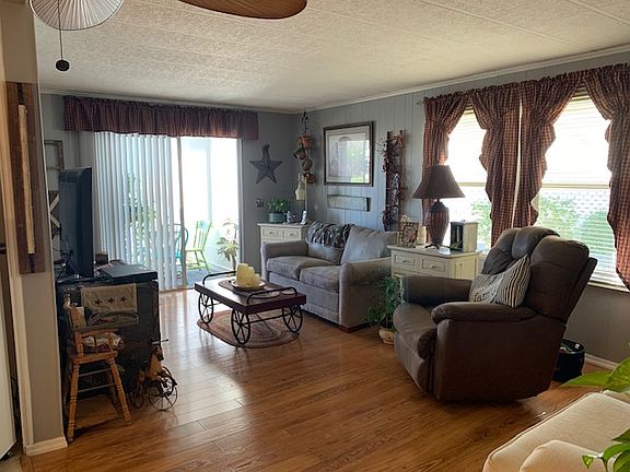 2nd image of 49 Las Palmas Dr