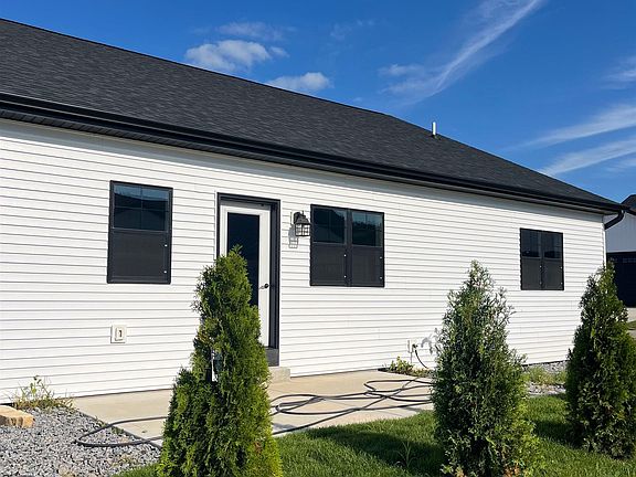 2nd image of 203 Bonnie Ln