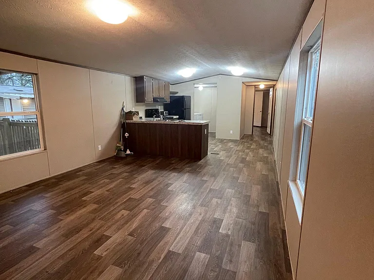 7338 E Highway 135 — Photo 26