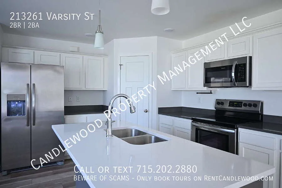 Lower Two-Bedroom Two-Bathroom Apartment w/ Garage Available November 1st! — Photo 2