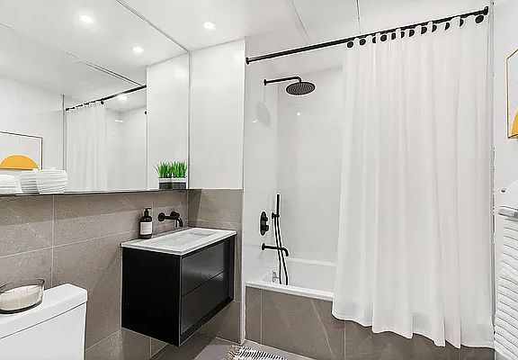 4th image of 26 W 127th St #1B