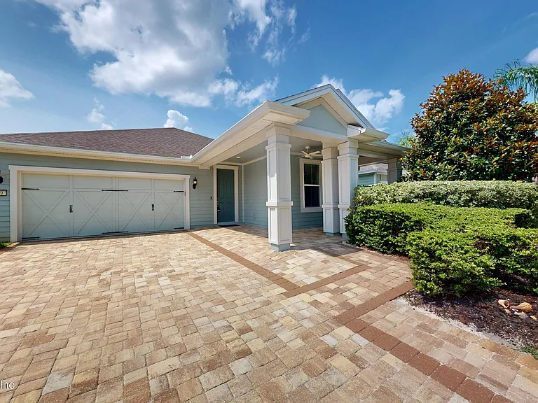 29 Lakefront Ln — Photo 1