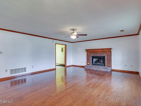 2nd image of 5035 S Rolling Pine Cir