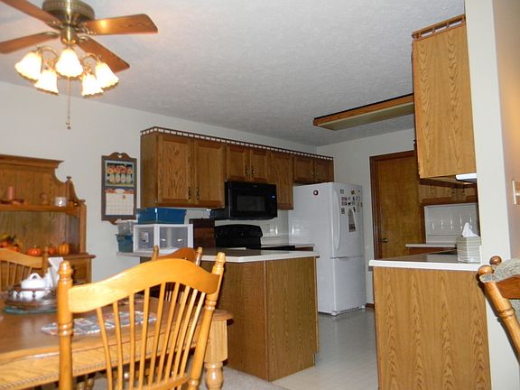 4th image of 303 Carol Ct