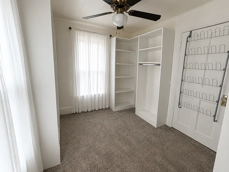 402 Whitney Ave — Photo 11