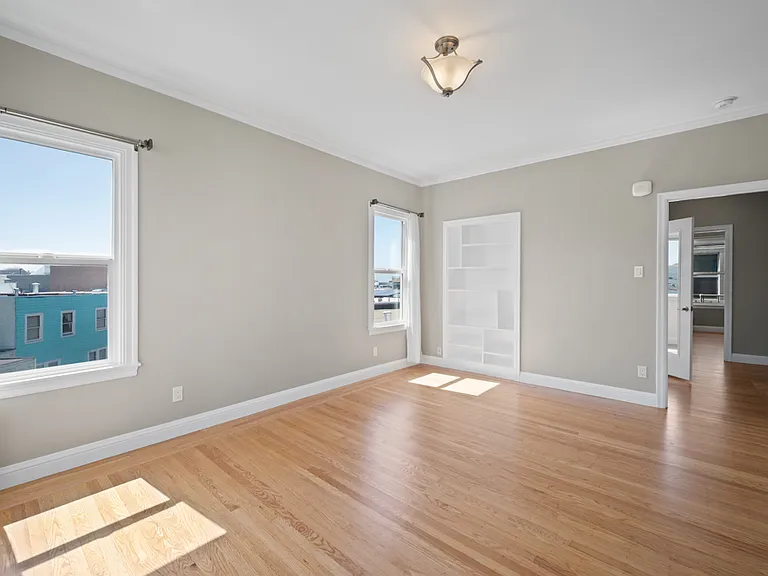 1745 Beach St #16 — Photo 2