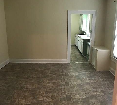 4th image of 2531 Woodbine Ave
